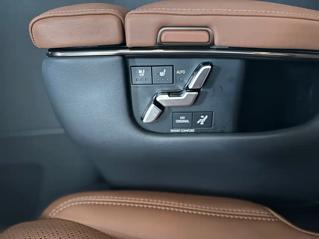Toyota Alphard 2023 — фото 15