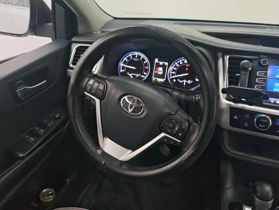 Toyota Highlander 2020 — фото 15