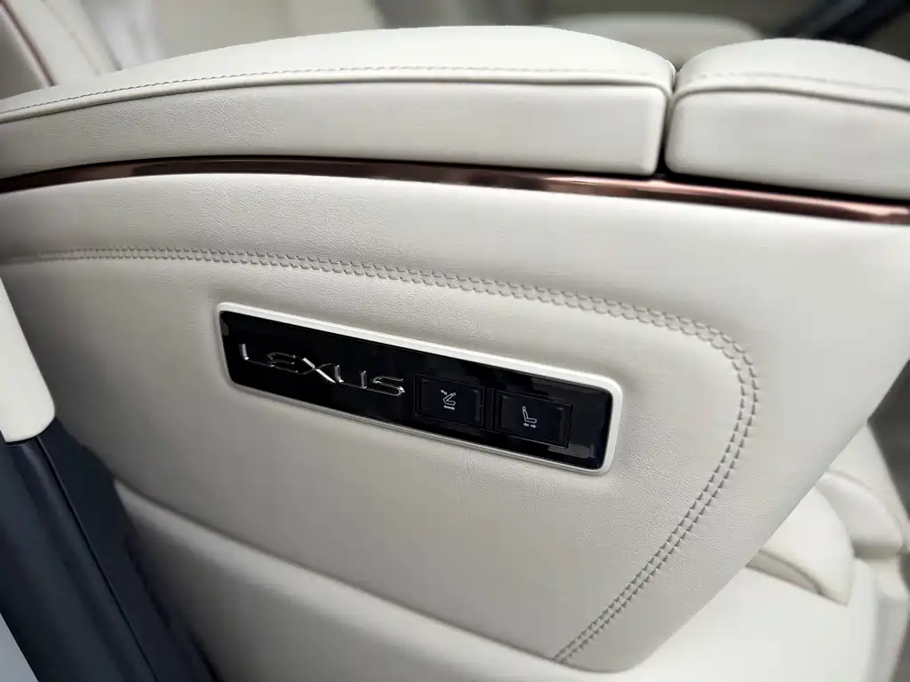Lexus LM 2024 — фото 20