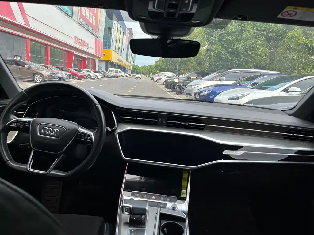Audi A6L 2022