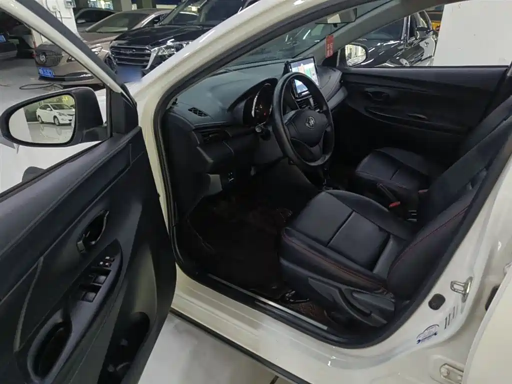 Toyota Yaris L 2021 — фото 16