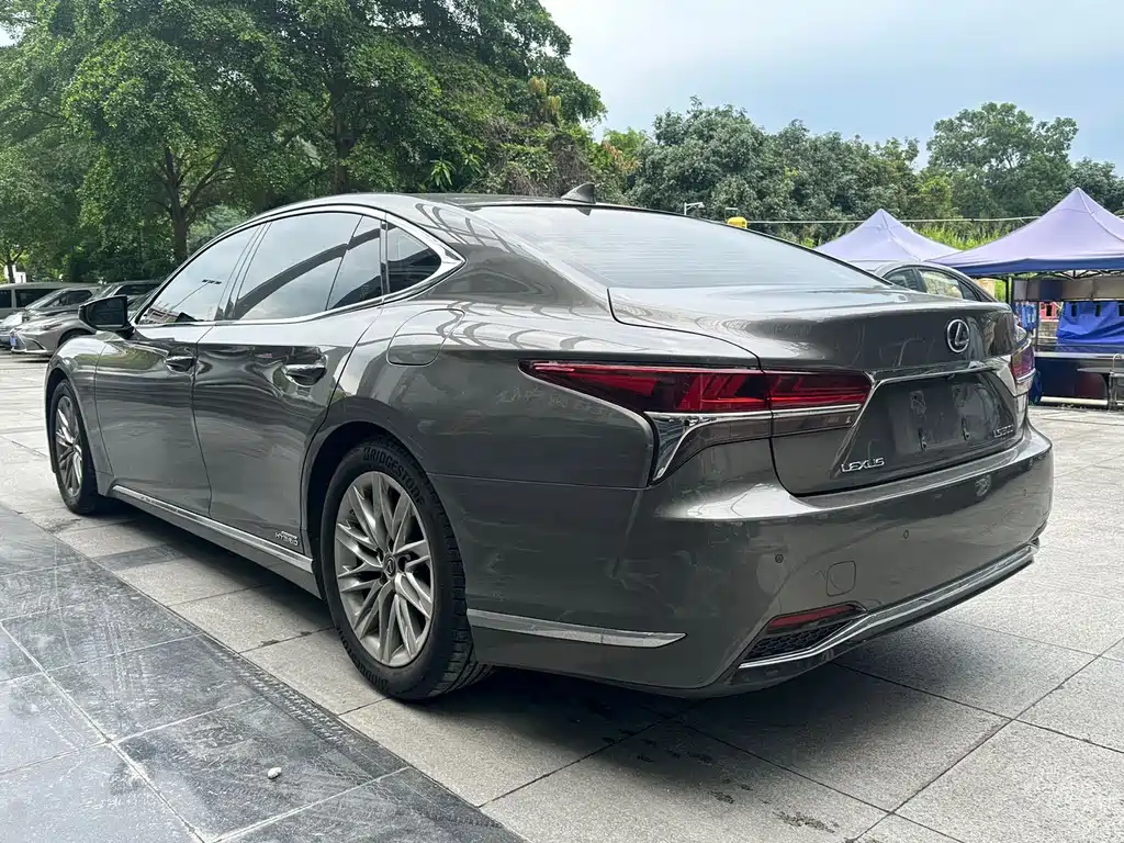 Lexus LS 2019 — фото 9