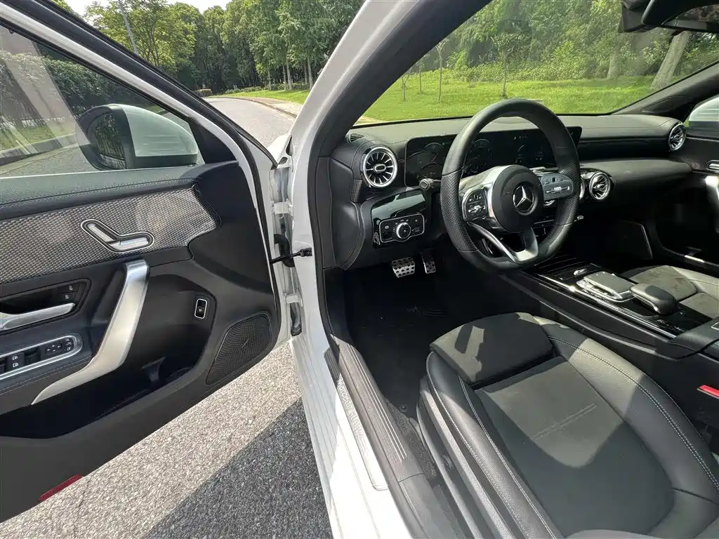 Mercedes-Benz A-Class 2019 — фото 10