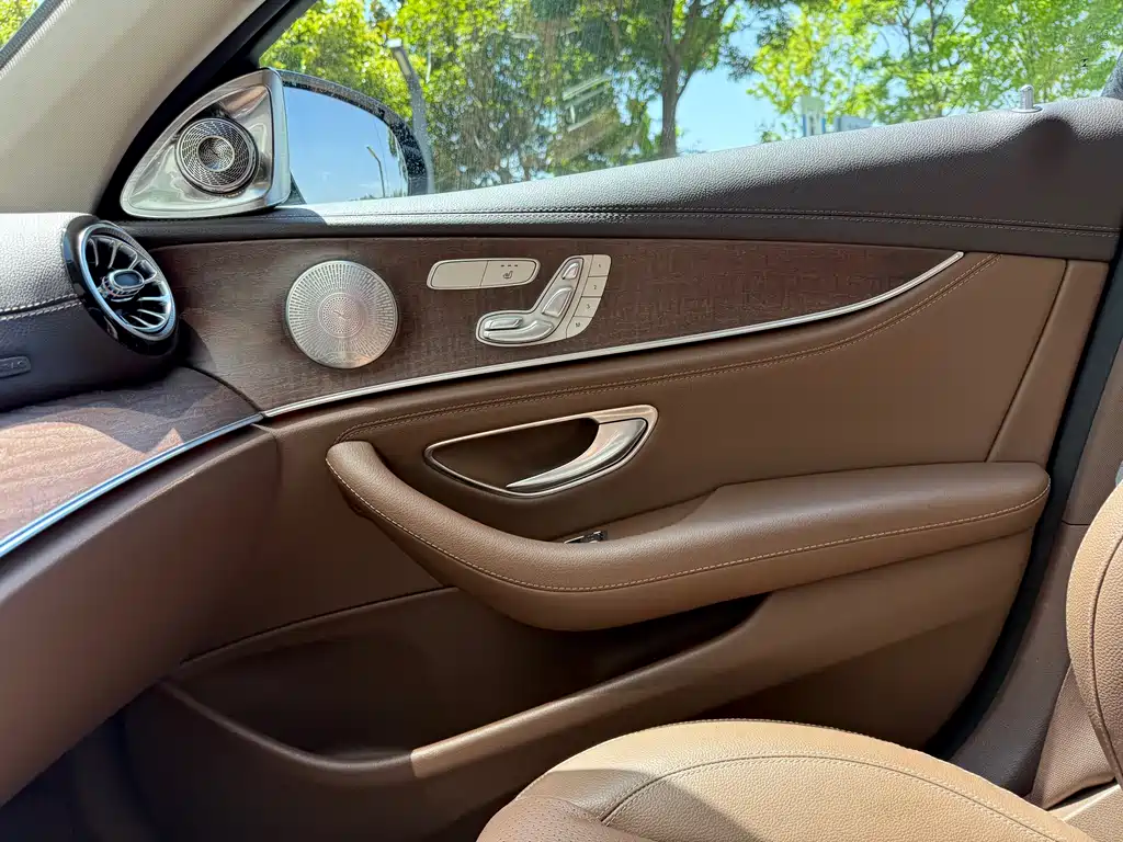 Mercedes-Benz E-Class 2020 — фото 28