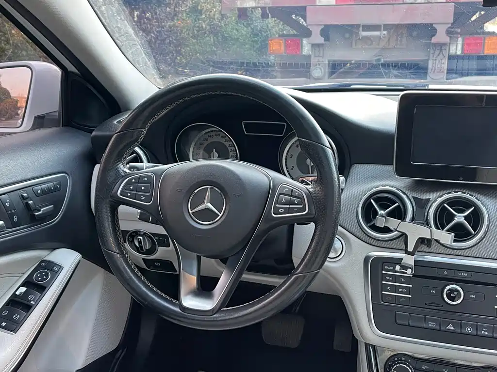Mercedes-Benz GLA 2017 — фото 15
