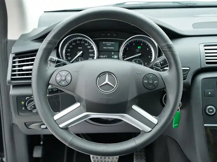 Mercedes-Benz R-Class 2015 — фото 17