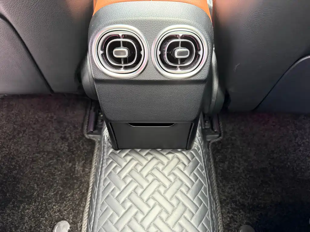 Mercedes-Benz C-Class 2022 — фото 10