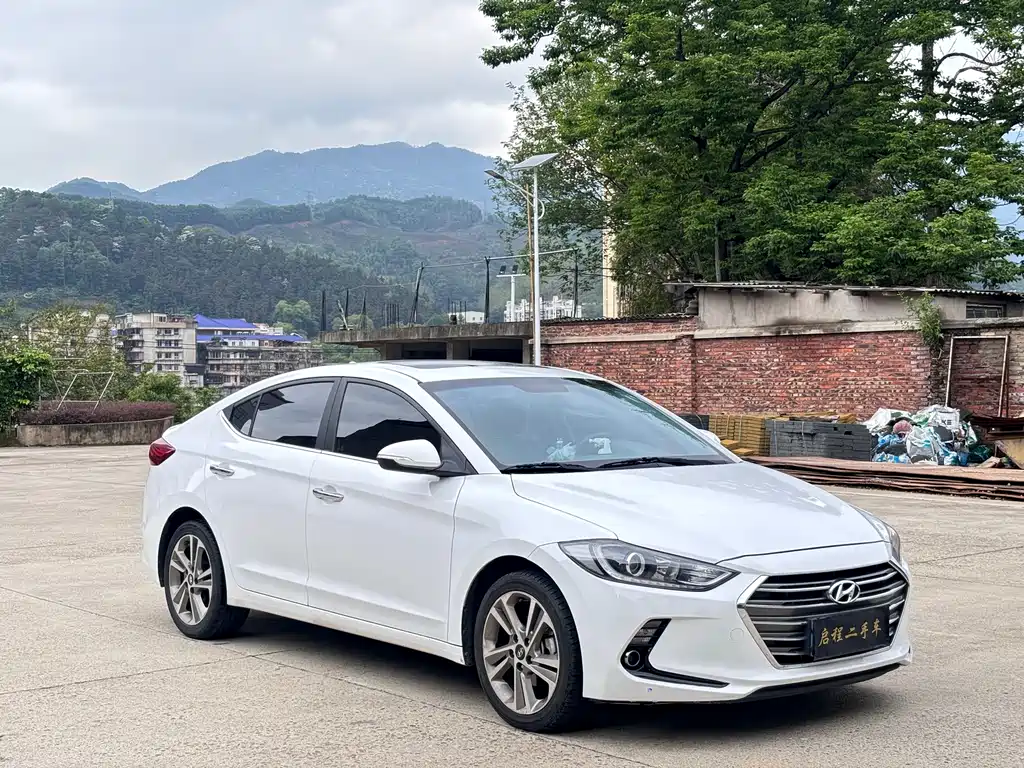 Hyundai Elantra 2019 — фото 3