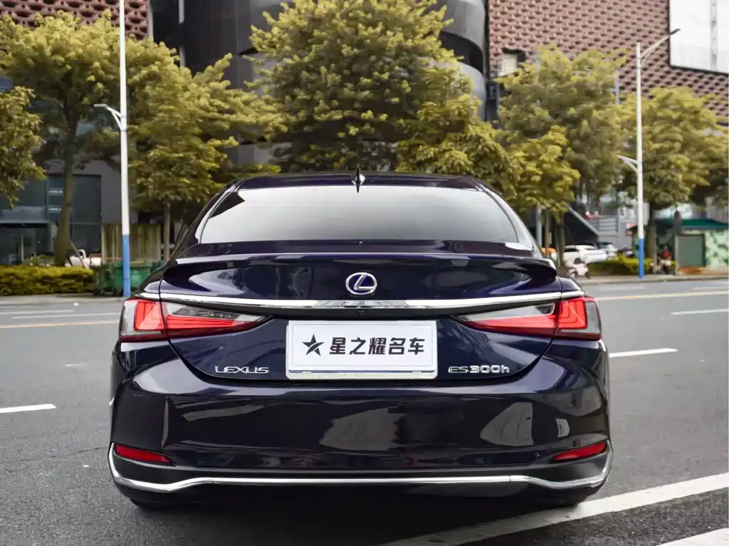 Lexus ES 2020