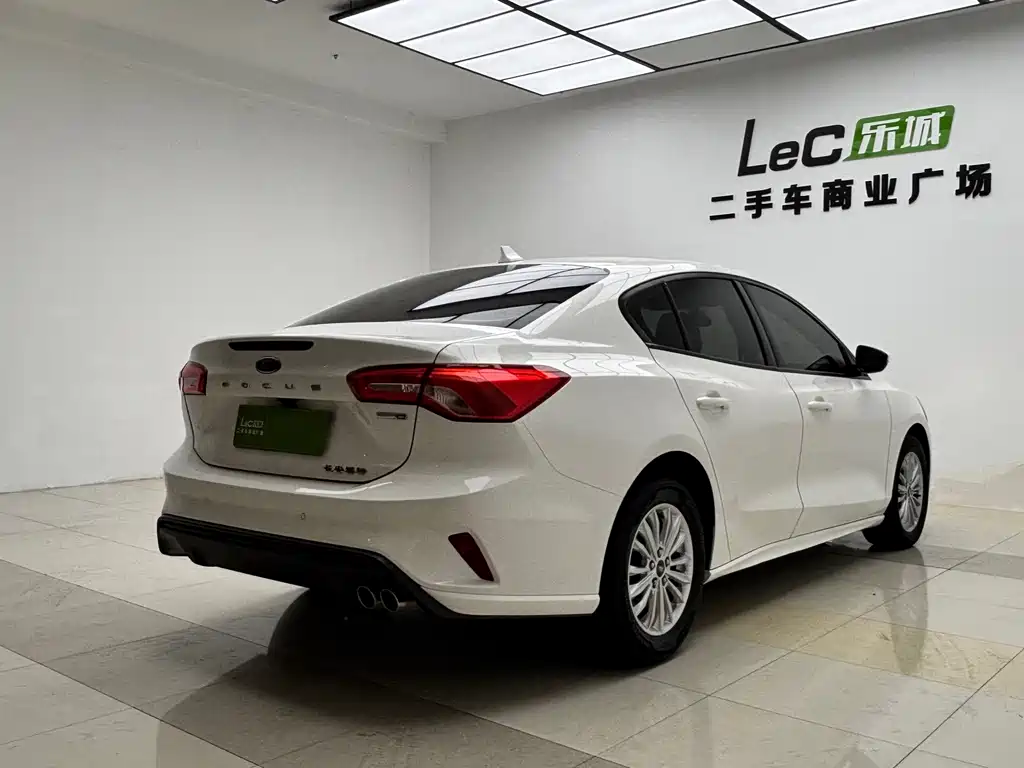 Ford Focus 2020 — фото 10