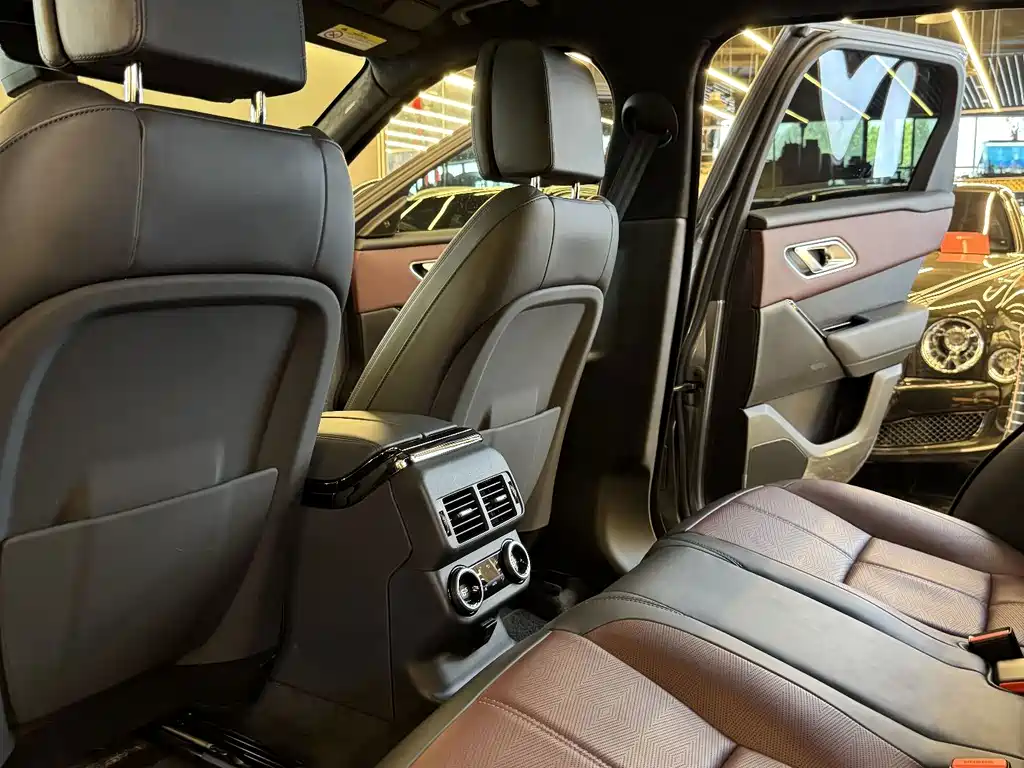 Land Rover Range Rover Velar 2023 — фото 13