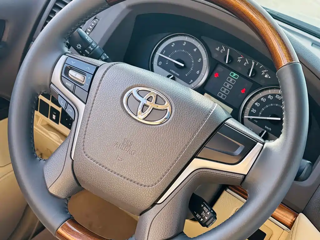 Toyota Land Cruiser 2018 — фото 20