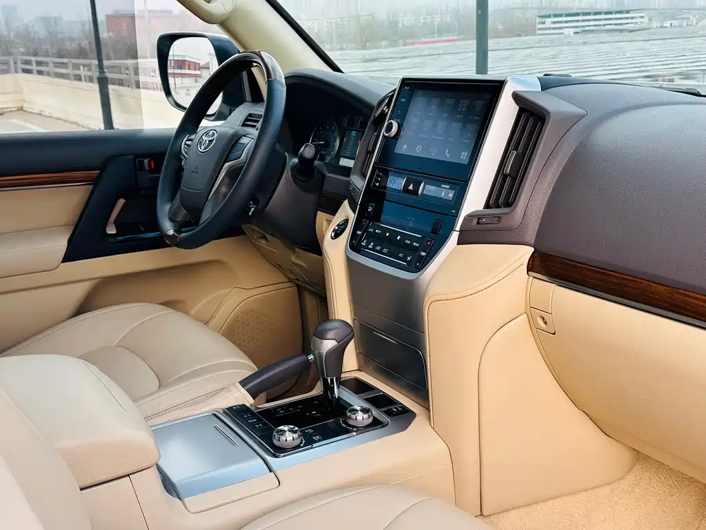 Toyota Land Cruiser 2018 — фото 25