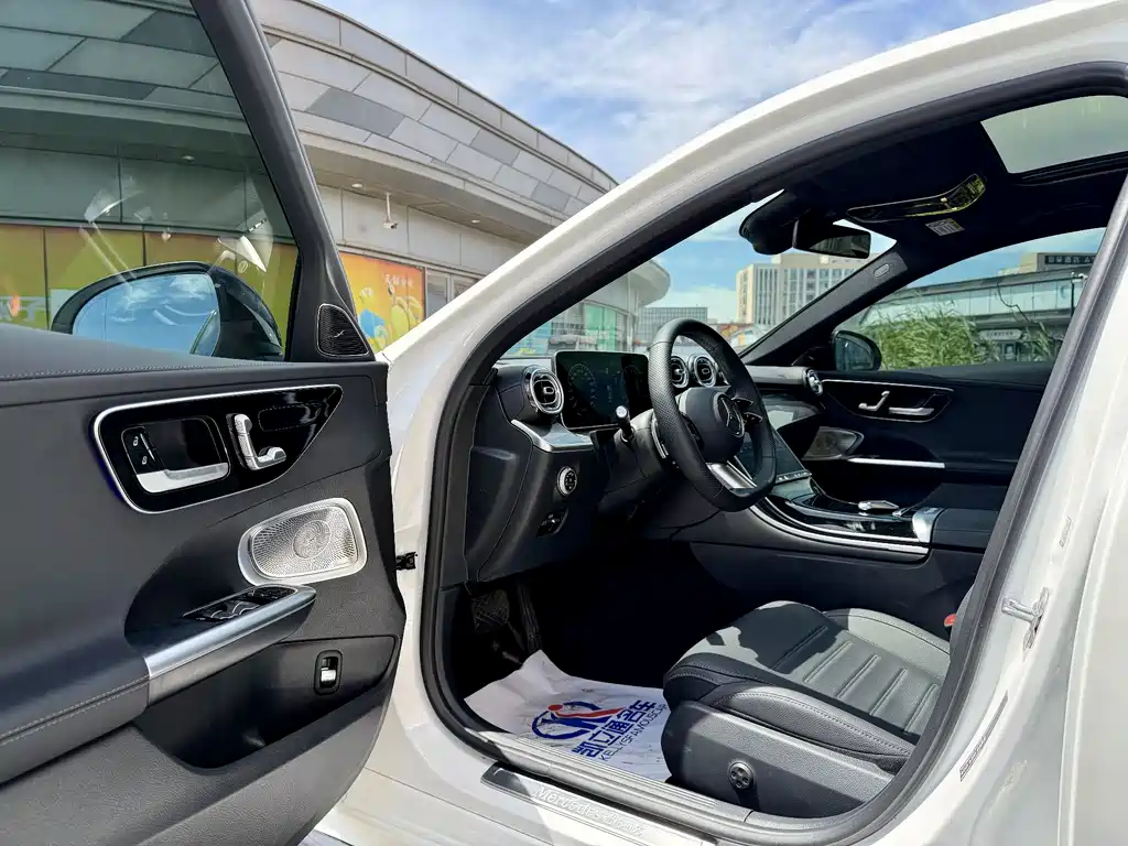 Mercedes-Benz C-Class 2025