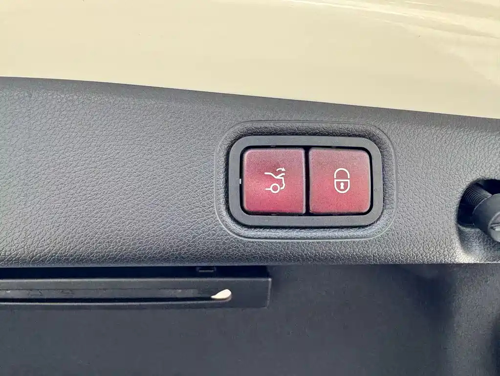 Mercedes-Benz E-Class 2019 — фото 31