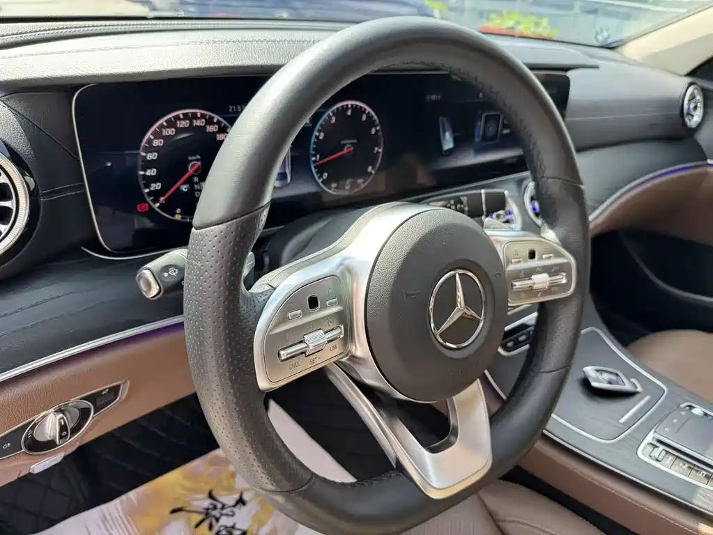 Mercedes-Benz E-Class 2019 — фото 20