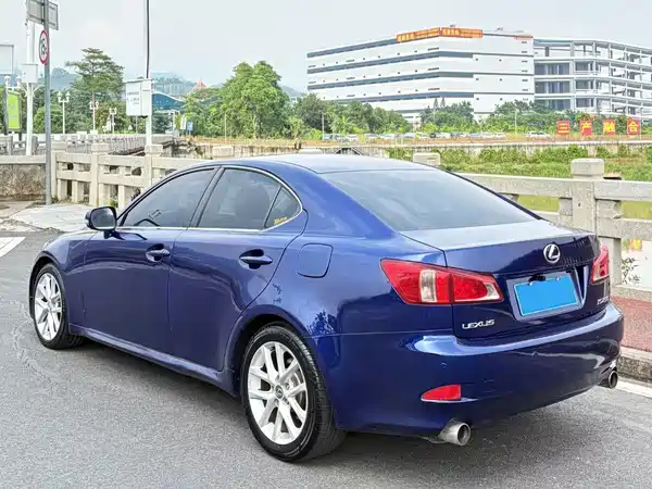 Lexus IS 2010