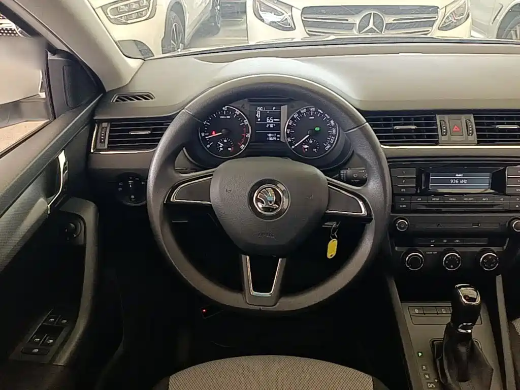 Skoda Octavia 2018 — фото 11