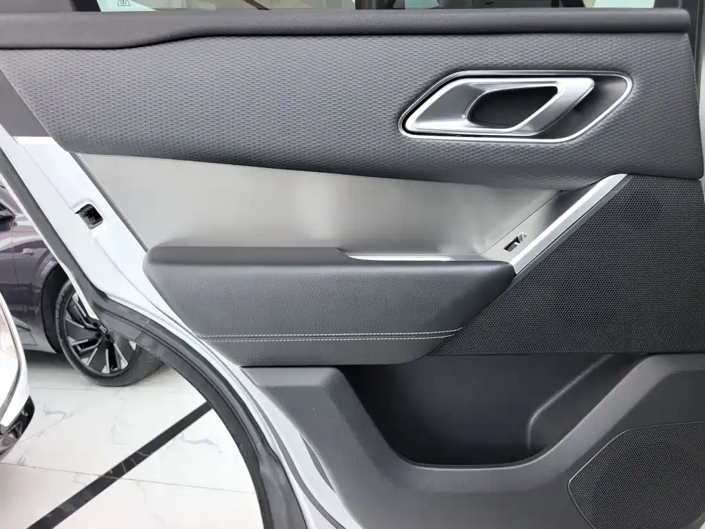 Land Rover Velar 2018 — фото 11
