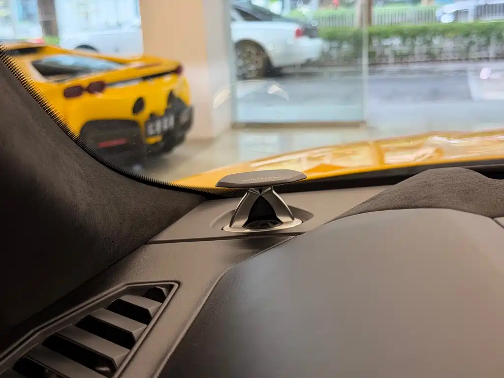 Lamborghini Urus 2019 — фото 14