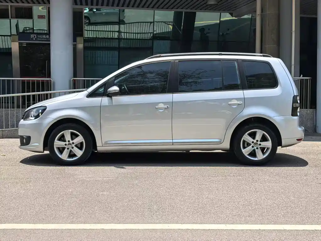 Volkswagen Touran 2015 — фото 5