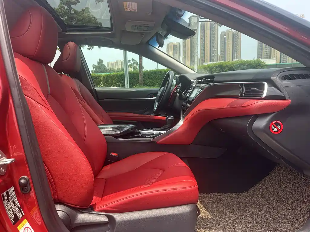 Toyota Camry 2018 — фото 19