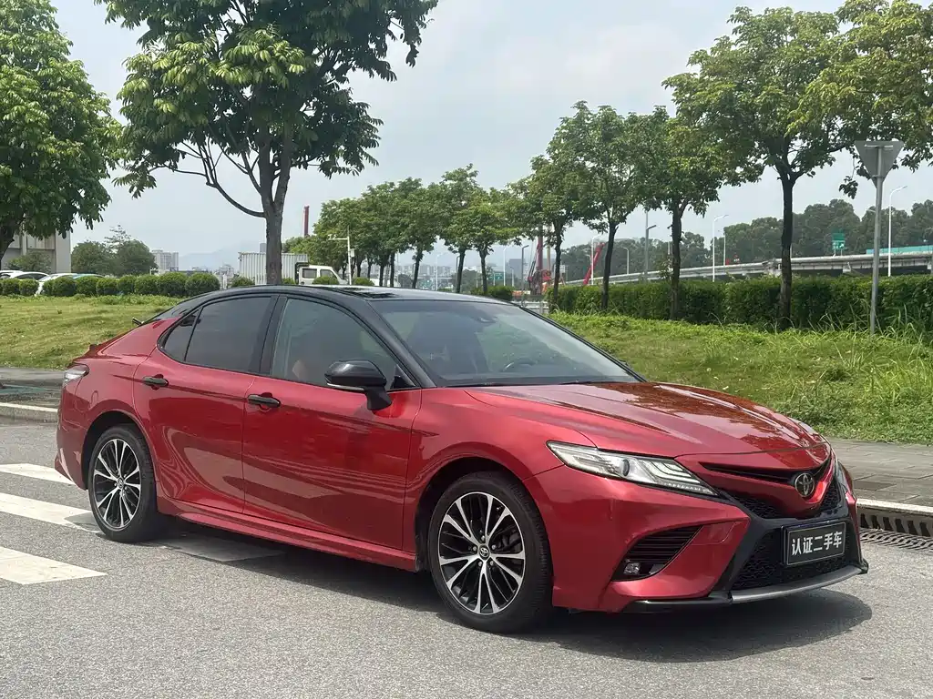 Toyota Camry 2018 — фото 4