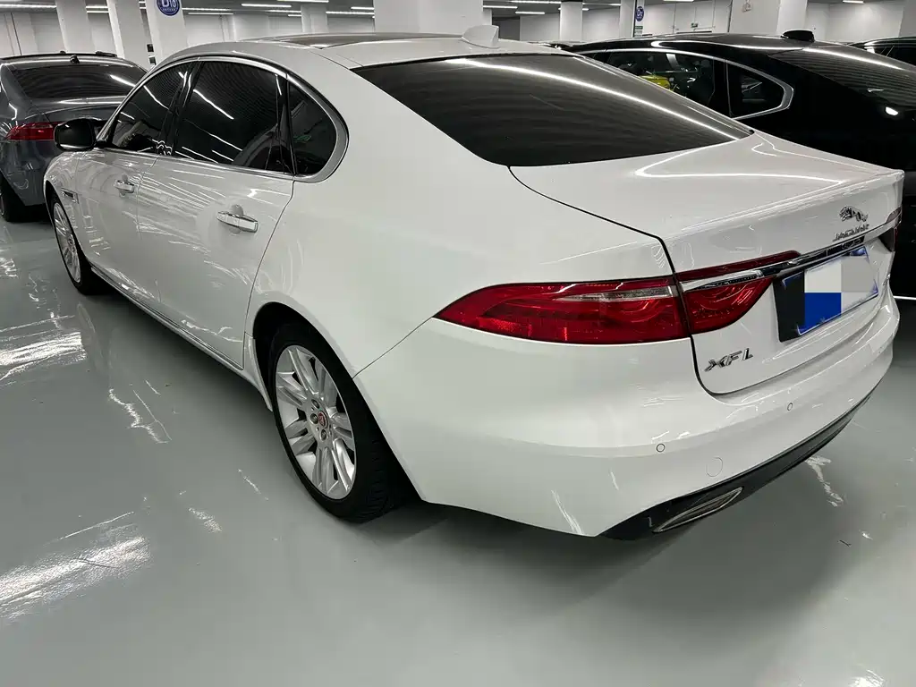 Jaguar XFL 2018 — фото 17