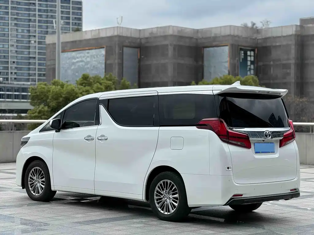 Toyota Alphard 2020 — фото 6