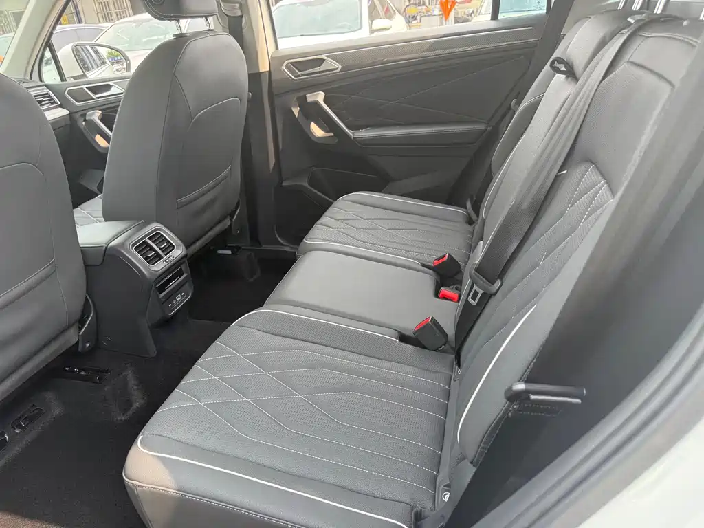 Volkswagen Tiguan L 2023 — фото 14