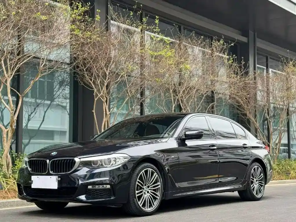BMW 5 Series 2018 — фото 1