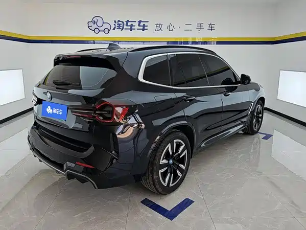 BMW iX3 2024