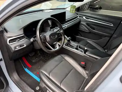 Geely Emgrand 2024