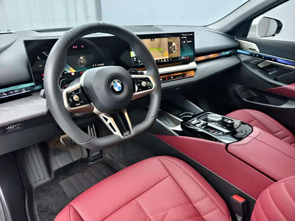 BMW 5 Series 2025 — фото 11