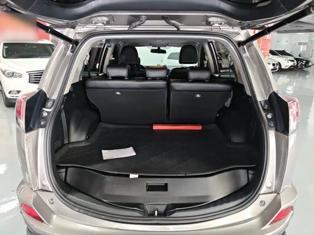 Toyota RAV4 2016 — фото 19