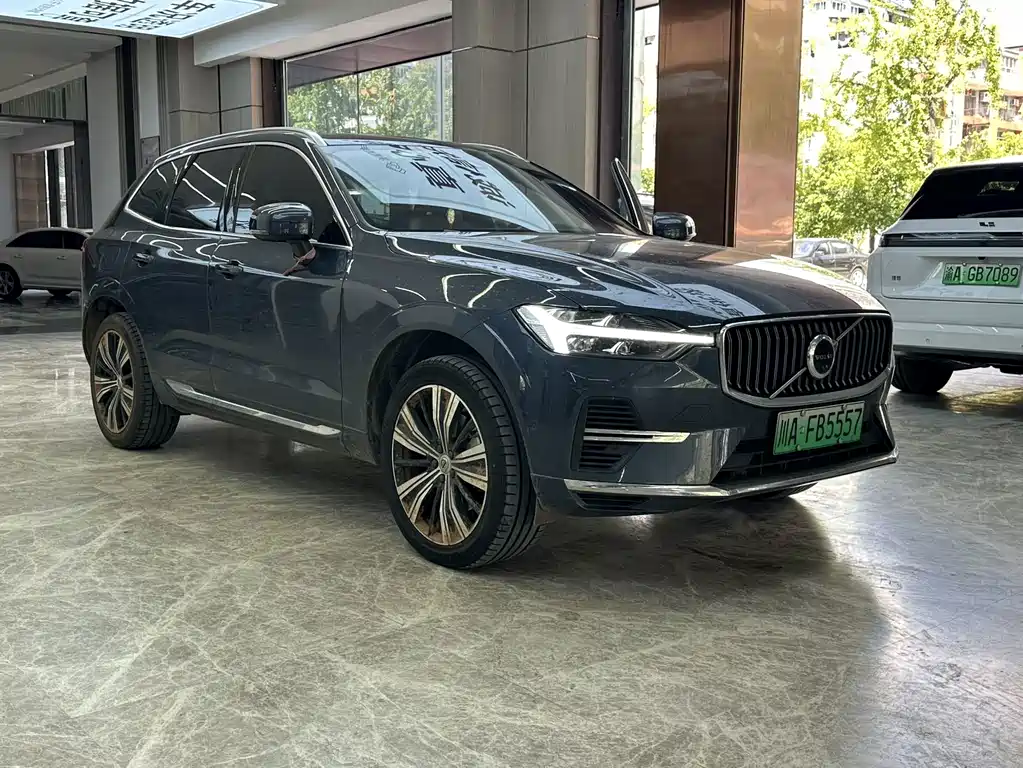 Volvo XC60 Plug-In Hybrid 2022 — фото 3