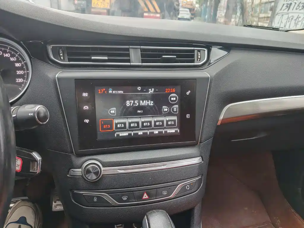 Peugeot 408 2015 — фото 10
