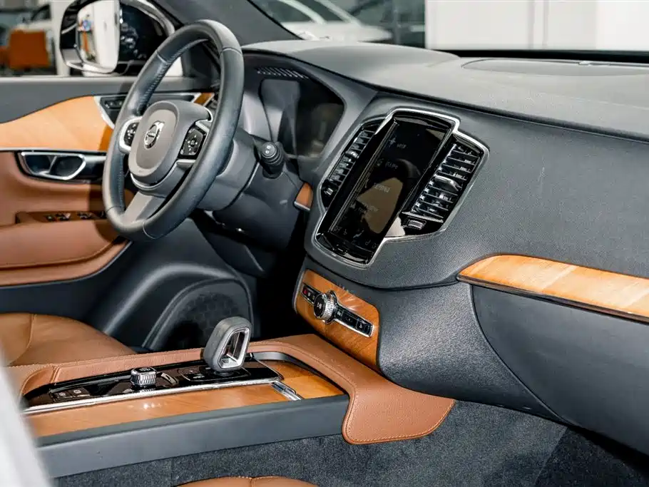 Volvo XC90 2022 — фото 16