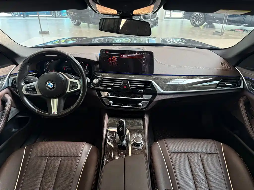 BMW 5 Series 2021 — фото 12