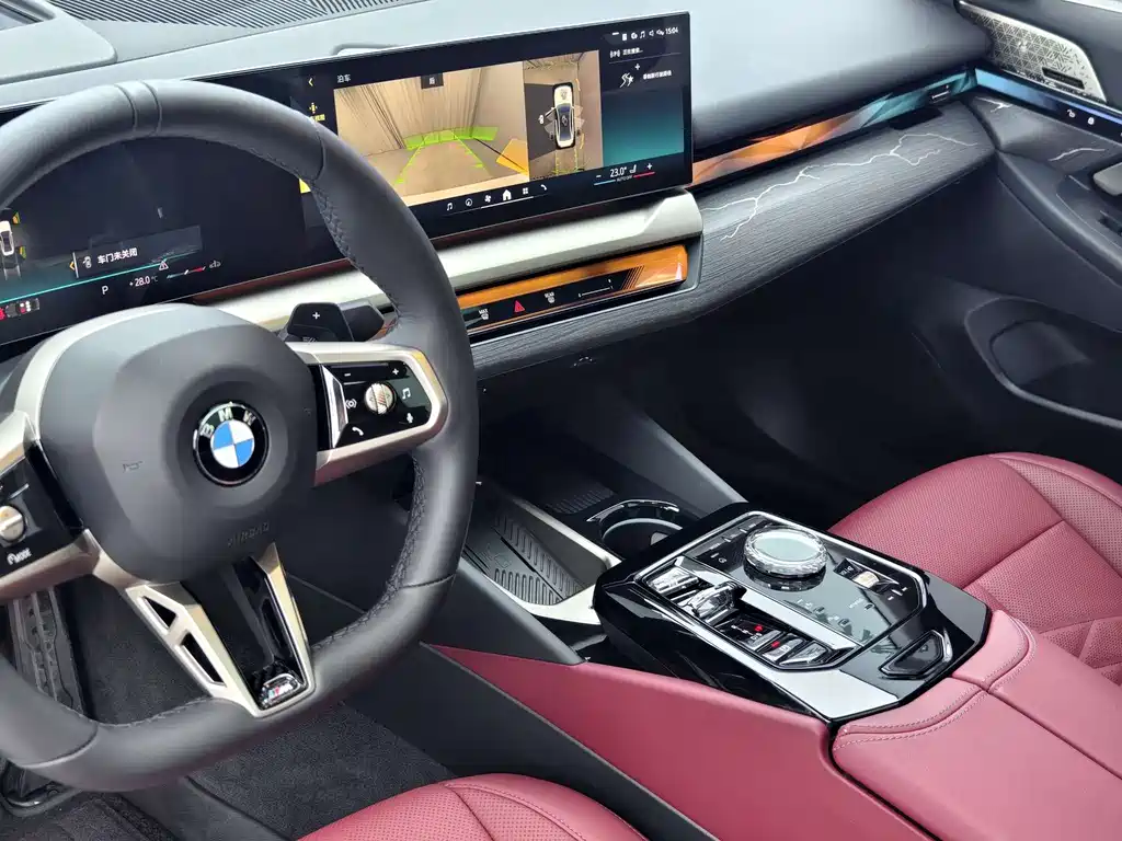 BMW 5 Series 2025 — фото 10