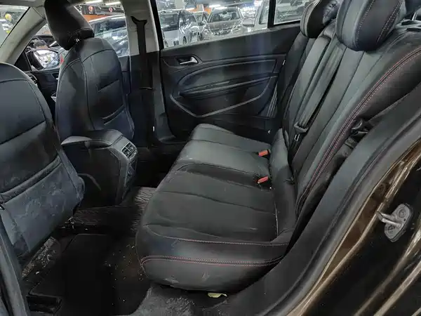Peugeot 408 2015