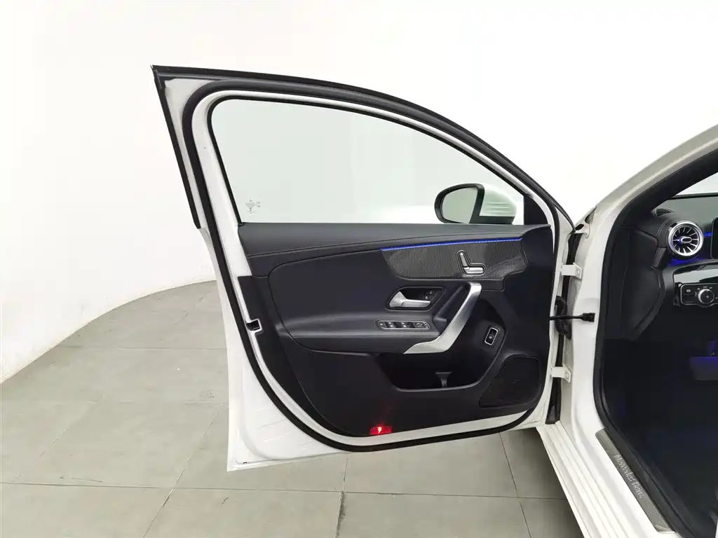 Mercedes-Benz A-Class 2020 — фото 8