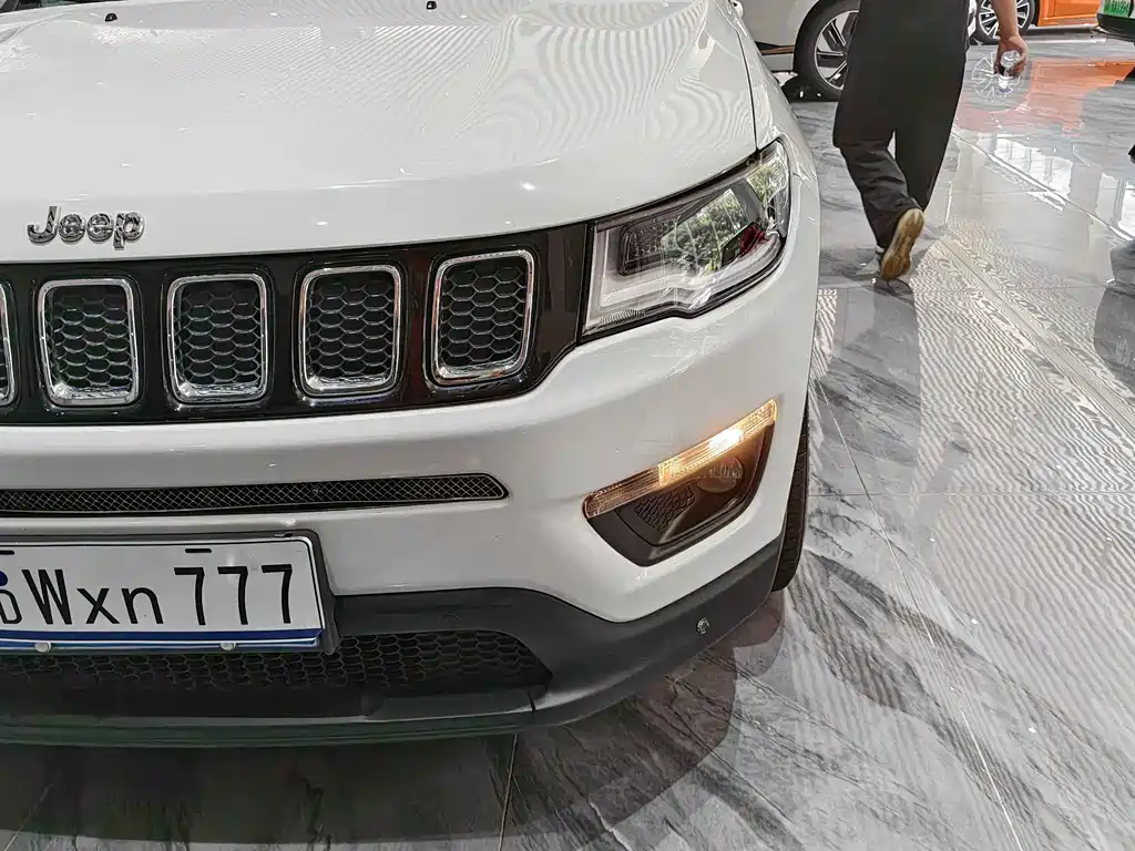 Jeep Compass 2017 — фото 7
