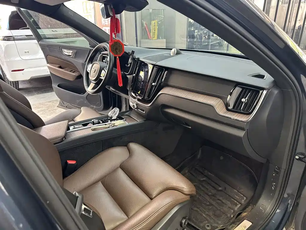 Volvo XC60 Plug-In Hybrid 2022 — фото 14