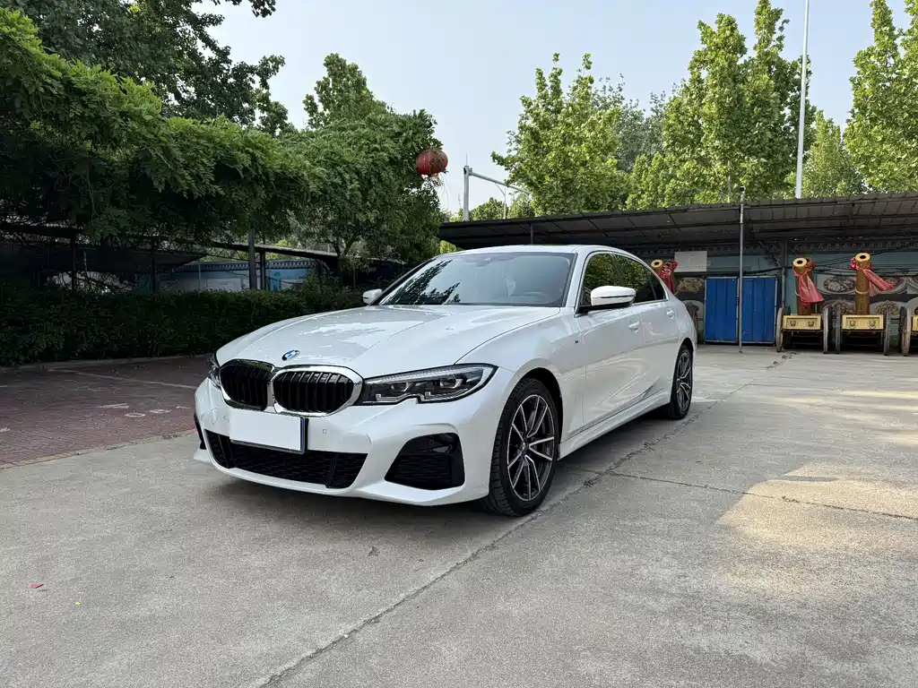 BMW 3 Series 2021 — фото 1