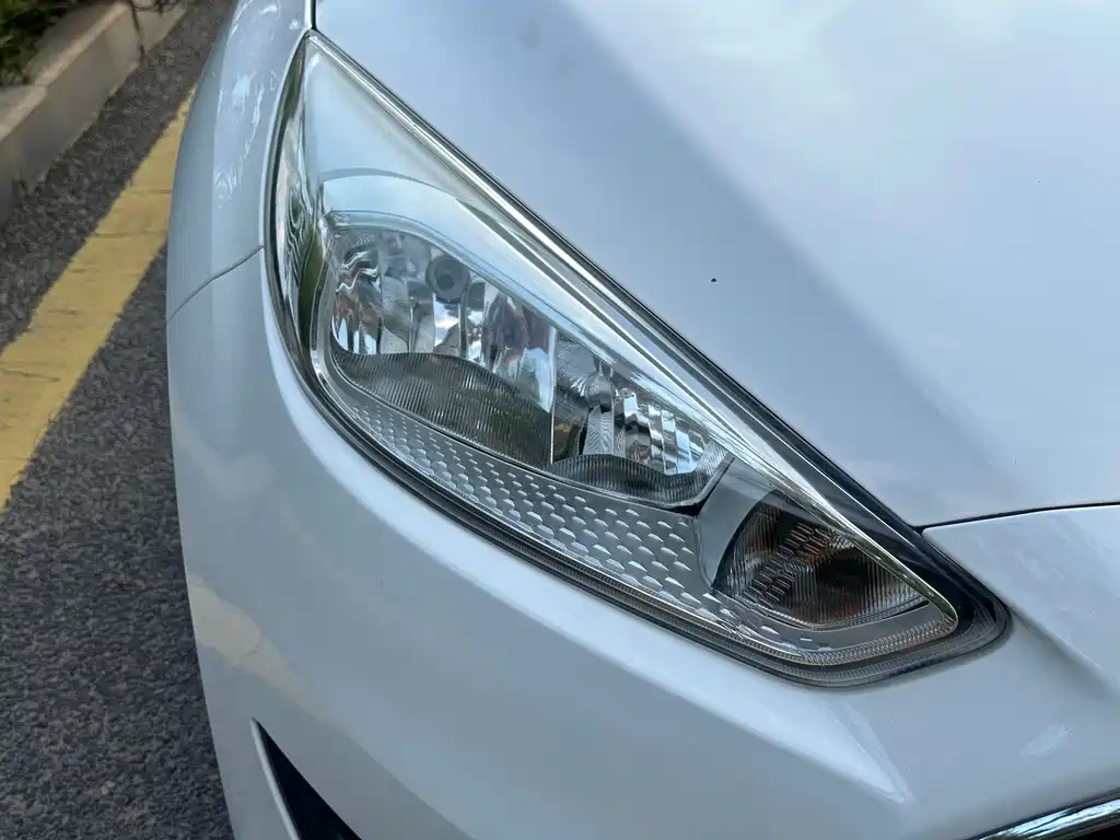 Ford Focus 2019 — фото 13