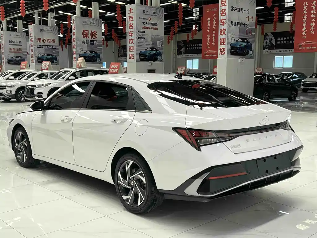 Hyundai Elantra 2023