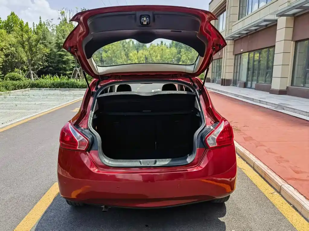 Nissan Tiida 2015 — фото 19