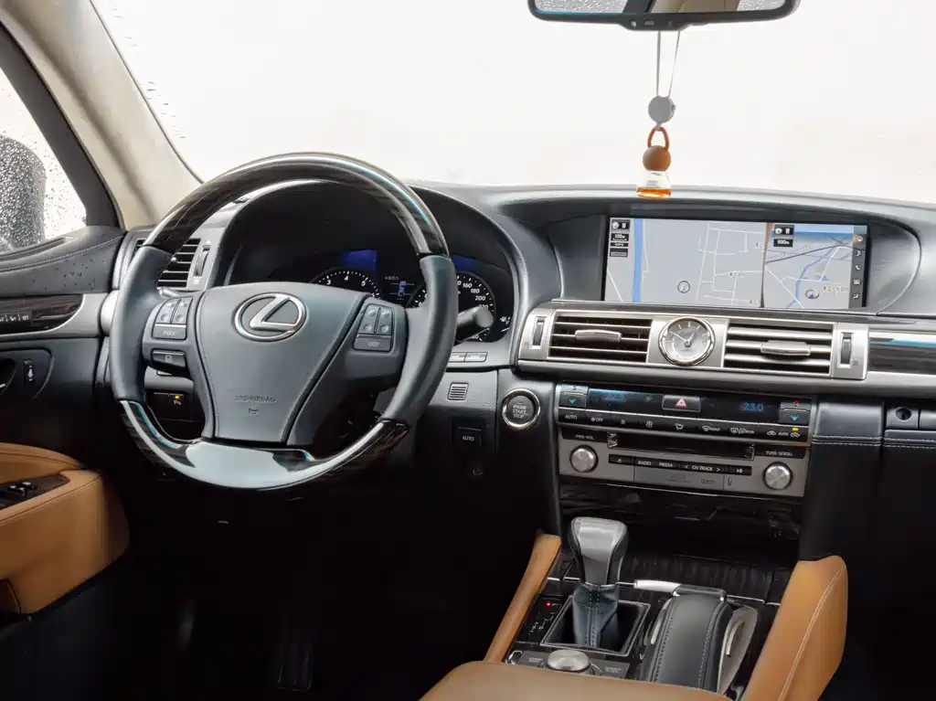 Lexus LS 2015 — фото 5
