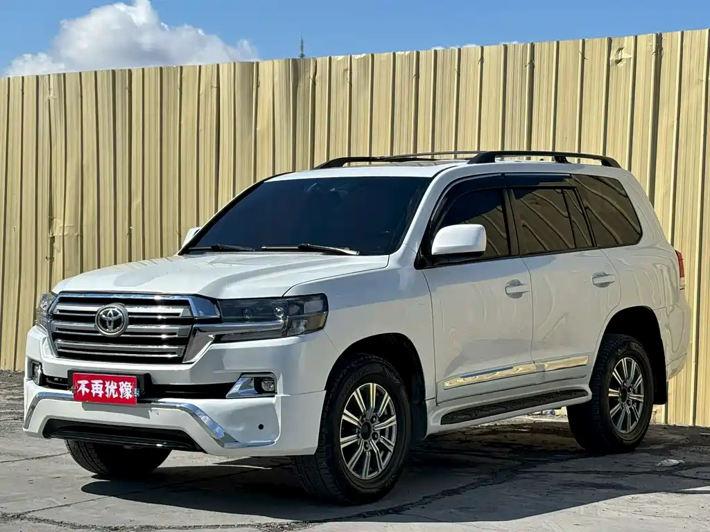Toyota Land Cruiser 2010 — фото 1